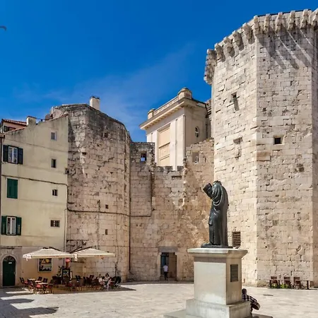 Apartman Maya Con Dios *