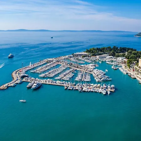 Maya Con Dios Apartman *