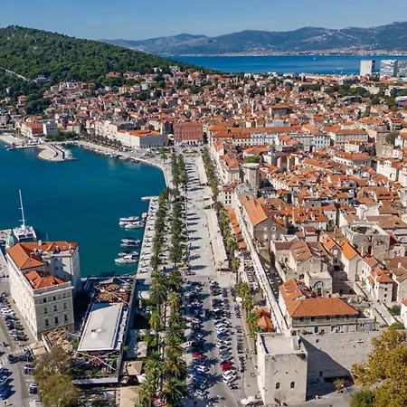 Maya Con Dios Apartman