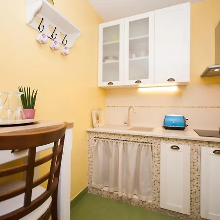 Maya Con Dios شقة