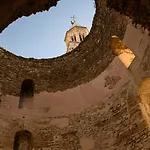 Maya Con Dios Split