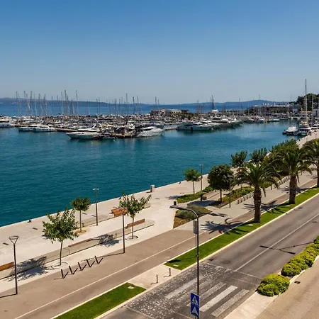 아파트 Maya Con Dios *