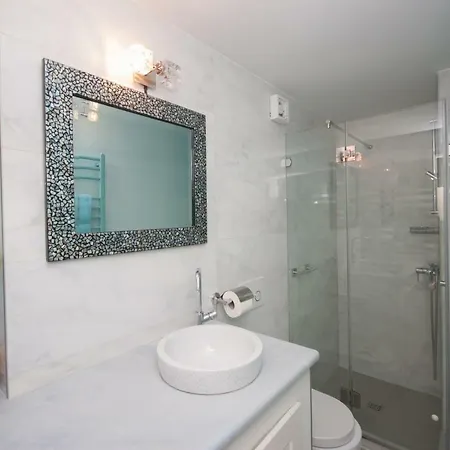 Maya Con Dios Apartment Split