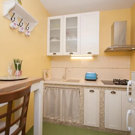 Maya Con Dios Apartment