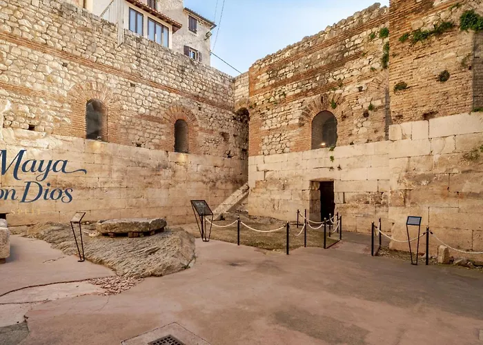 Maya Con Dios * 스플리트