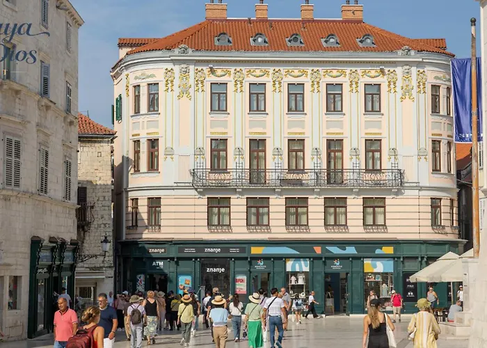 Maya Con Dios 스플리트