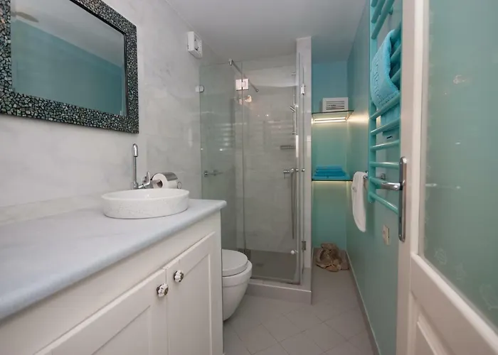 아파트 Maya Con Dios *