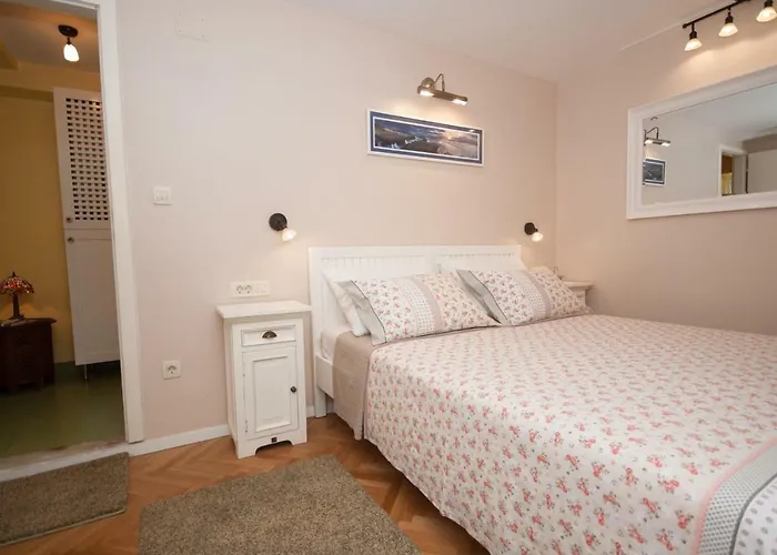 아파트 Maya Con Dios *